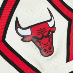 Mitchell & Ness Shorts-Cream Swingman Shorts Chicago Bulls 1997