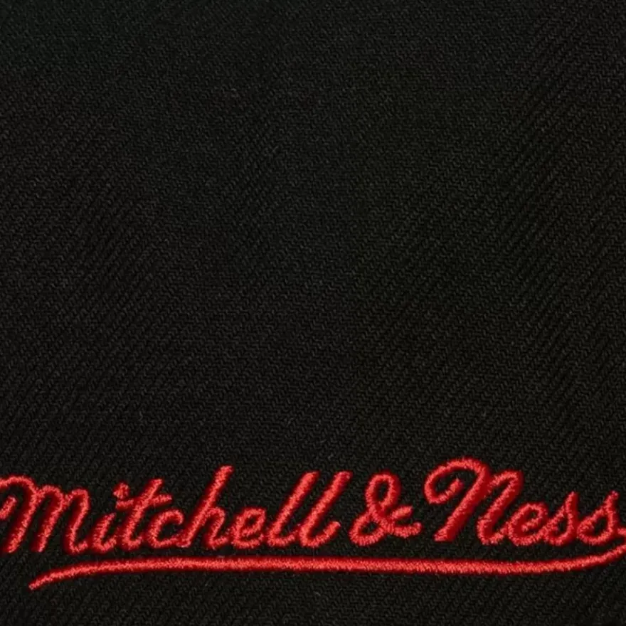 Mitchell & Ness Fitted-Side Patch Fitted Chicago Blackhawks